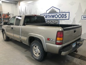 2002 Chevy Silverado LS 4x4 -No Reserve-