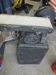 lot 3 image: 34 HP Belt Sander On Stand...