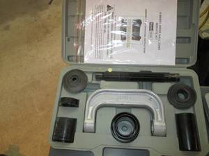 lot 5 image: 4 Wheel Drive Ball Joint Service Ki...