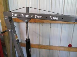 lot 43 image: Pittsburgh Heavy Duty 5 Ton Folding...