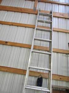 lot 48 image: 12 Heavy Duty 200# Ladder...
