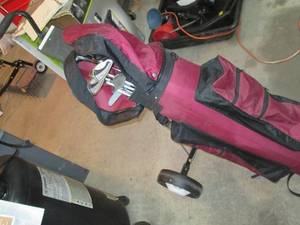 lot 58 image: Golf Club Set In Bag With Cart See...