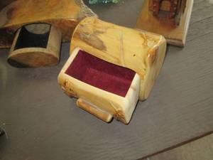 lot 89 image: Large Lot of Unique, Vintage Home D...