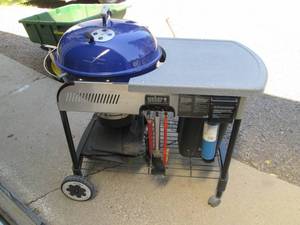 lot 102 image: Weber GasCharcoal Grill With Charc...