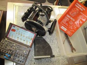 lot 128 image: Sears Worklite Router With Attachme...
