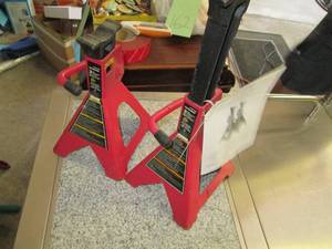 lot 165 image: (2) Car Jack Stands...