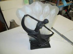 lot 172 image: Decorative Art Piece With Light Up ...