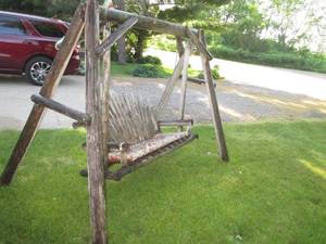 lot 238 image: 8 Cedar Swing With Cushion