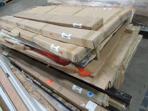 lot 401 image: WHOLESALE MIXED PALLET OF MISCELLANEOUS SHOWER DOORS AND MORE