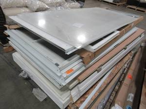 lot 402 image: WHOLESALE MIXED PALLET OF MISCELLANEOUS DOORS, SLABS, STORM DOORS, SCREENS AND MORE