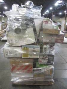 lot 323 image: WHOLESALE MIXED PALLET OF MISCELLANEOUS LIGHTING