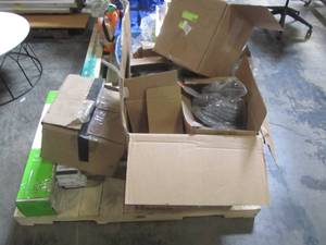 lot 337 image: WHOLESALE MIXED PALLET OF MISCELLANEOUS POST CAPS AND RAILING KITS