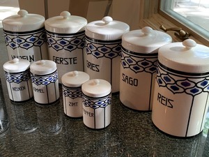 lot 5 image: Antique Waechtersbach German Canister Set