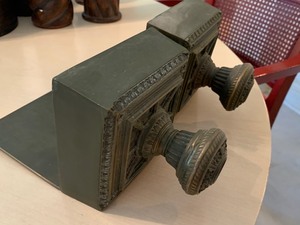 lot 19 image: Decorative Door Knob Bookends