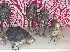 lot 22 image: Home Decor Items- Turtles and Bird Figurines