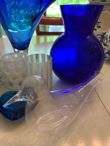 lot 60 image: Lot of Various Colored Glass Items