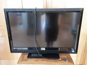 lot 3 image: Vizio E370VL  37 TV