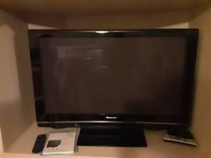 lot 11 image: Panasonic 42 TV