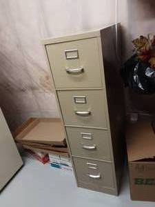 lot 15 image: 4-Drawer File Cabinet 15x25x52