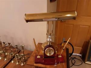 lot 37 image: Danbury Clock & Pen Set With Desk Lamp