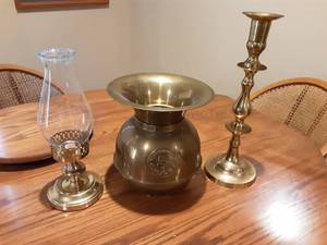 lot 47 image: Brass Spitoon, Candlestick Holder & Hurricane Lamp