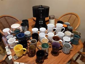 lot 48 image: Gevalia Coffee Maker With Assorted Mugs
