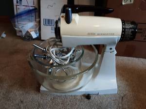 lot 58 image: Sunbeam Mix Master Stand Mixer