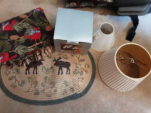 lot 71 image: Moose Rug, Fleece Throw, Candle Set & Lamp Shades