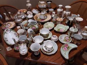 lot 72 image: Lefton China & Painted Zsolnay (Hungary) Vases