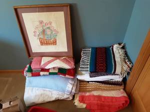 lot 83 image: Bedding, Blankets, Afghans, Mattress Pads