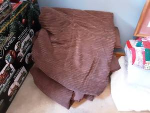 lot 85 image: 2-Twin Size Comforters With Shams