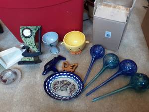 lot 98 image: Bin Of Home Decor