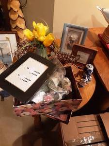 lot 104 image: Floral Decor, Coasters, Box