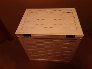 lot 110 image: Woven Wood Hamper