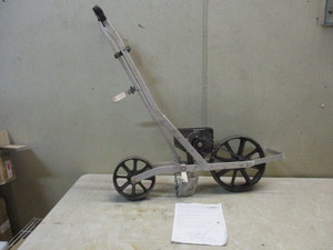 lot 13 image: Earthway seeder