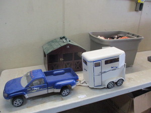 lot 25 image: Breyer Horse Toys