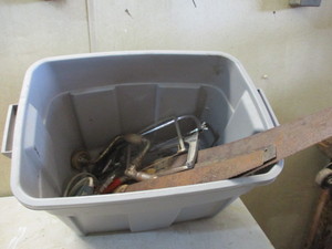 lot 29 image: Tote of tools