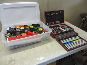 lot 31 image: Toys and art set