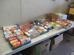lot 76 image: Food Items