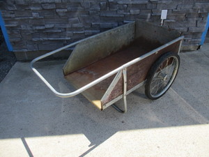 lot 81 image: Lawn Cart