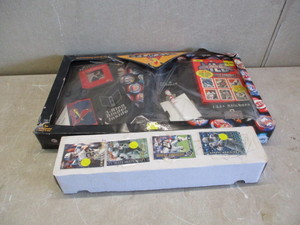 lot 86 image: Sports cards and collectibles