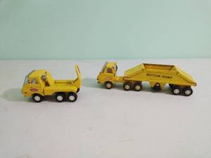 lot 21 image: 2 VINTAGE Metal Tonka Toys