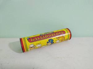 lot 24 image: VINTAGE Capn Crunch Kaleidoscope