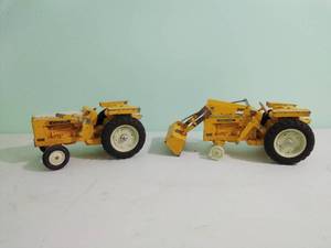 lot 22 image: 2 VINTAGE Metal International Farm Toys