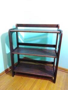 lot 25 image: 3 Tier Wooden Shelf