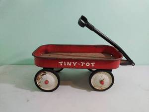 lot 18 image: VINTAGE Tiny-Tot Wagon