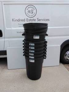 lot 54 image: 7 32 Gallon Trash Cans wLids