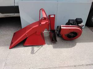 lot 57 image: Briggs & Stratton Wood Chipper