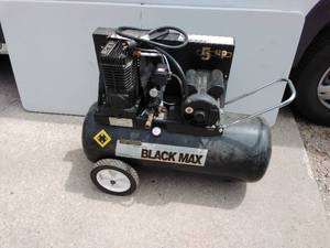 lot 64 image: Sanborn Black Max 220V 25 Gallon Air Compressor