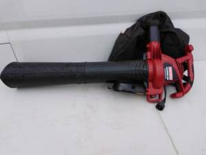 lot 82 image: Craftsman Leaf Blower  Vacuum